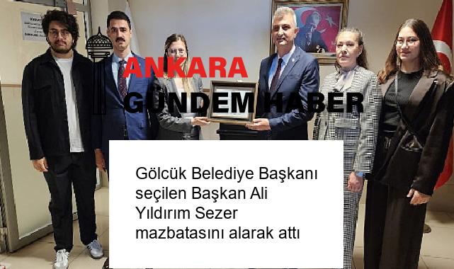 Gölcük Belediye Başkanı seçilen Başkan Ali Yıldırım Sezer mazbatasını alarak attı