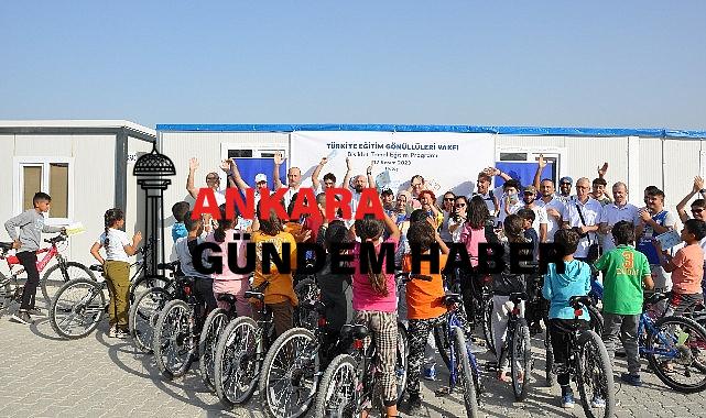 TEGV ve Umuda Pedal’dan Hataylı çocuklar için anlamlı proje Hataylı çocuklar güvenle sürecekleri yeni bisikletlerine kavuştular