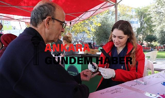 Gemlik Belediyesi, Dünya Diyabet Günü’nde Gemliklilerin kan şekerini ölçtü.