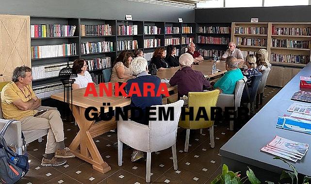 Öğretmen Başkan’dan Bayraklı’ya 6 Kitap Kafe