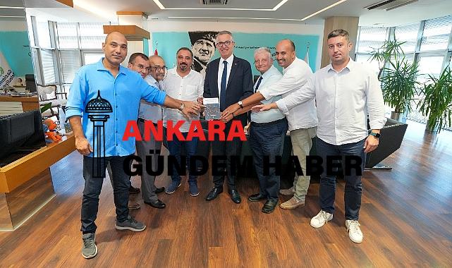 Gazetecilerden Başkan Arda’ya özel hediye