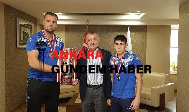 Başkan Büyükakın pehlivanları ağırladı