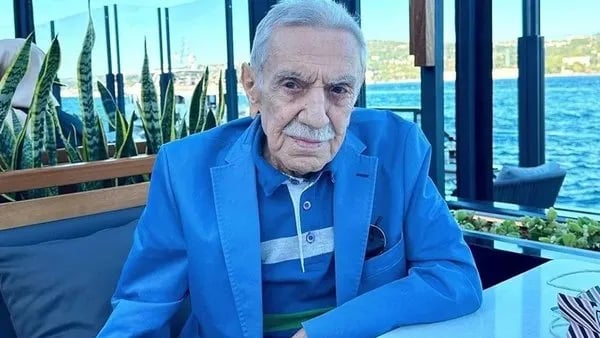 Aydemir Akbaş’tan üzen haber: Usta oyuncu entübe edildi