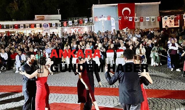 Didim’de Atatürk’ün sevdiği şarkılar ve vals gösterisi gerçekleştirildi