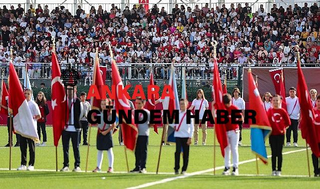 Aliağa Cumhuriyet İçin Atatürk Stadına Koştu