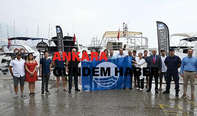Kemer’de 4 tekneye mavi bayrak evrakı verildi