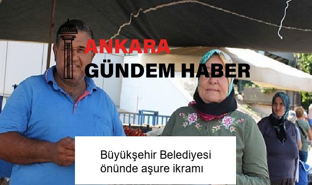 Büyükşehir Belediyesi önünde aşure ikramı