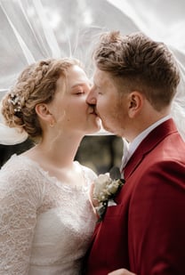 Brudeparet Helene og Nicolai på bryllupsdagen