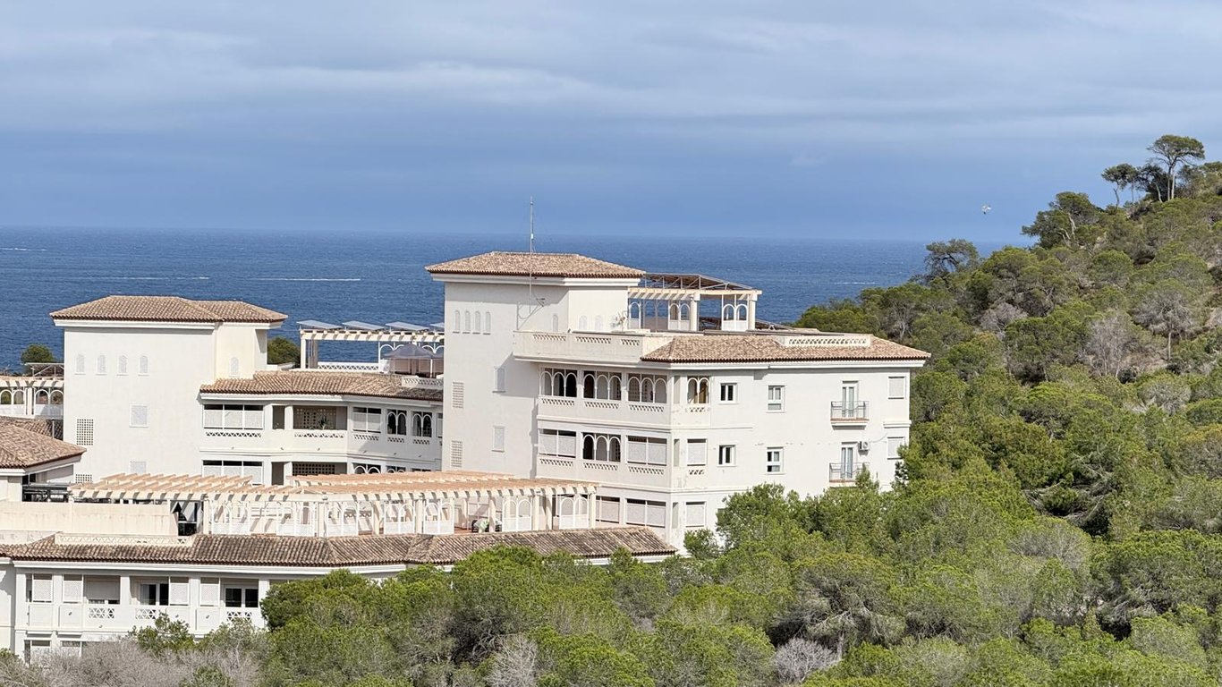1 bedroom apartment with sea view near forest