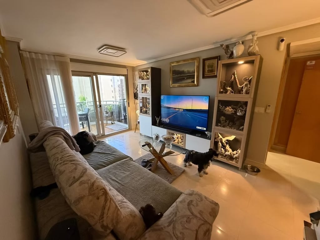 1 Bedroom apartment on pedestrian walkway