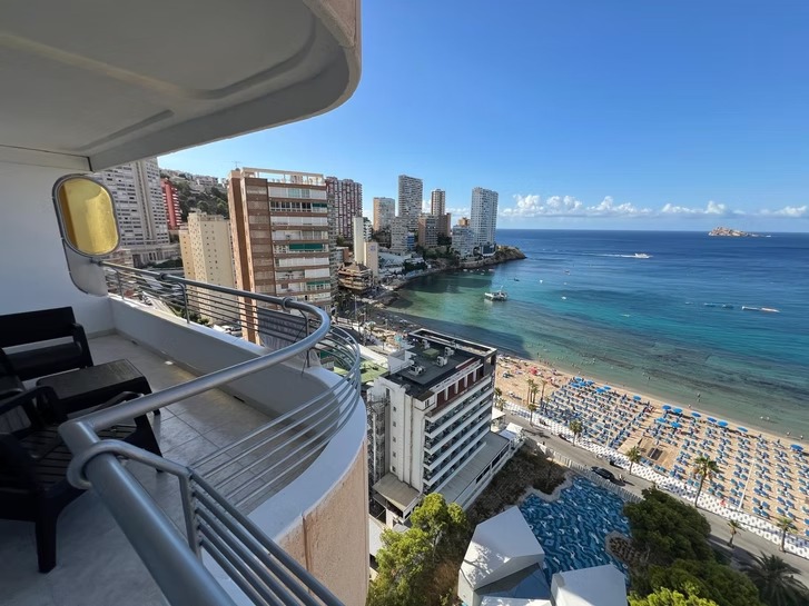 Frontline apartment in Levante