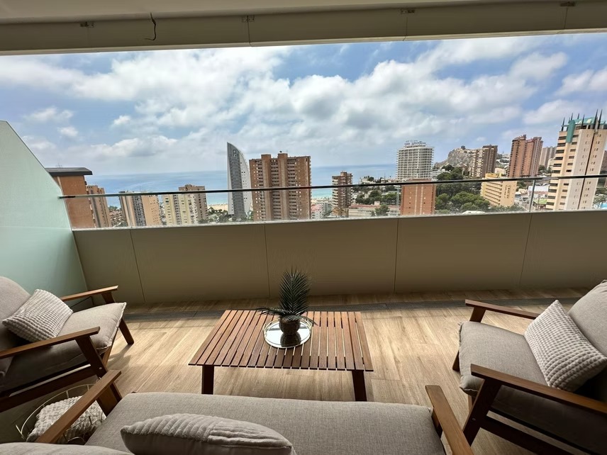 Sea view apartment in Poniente