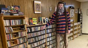 「我長髮，我驕傲」美國男子為3公尺頭毛開趴，慶祝不剪頭髮50週年