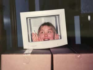 研究：盯著螢幕一整天，可能是你生活不開心的原因