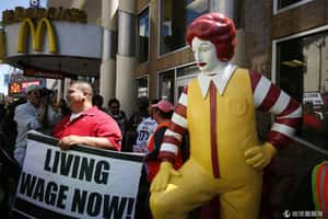 美國速食員工抗議低薪