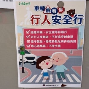 新北市圖八里龍形閱覽室