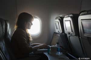 北非、中東數國飛英美 筆電不准進客艙