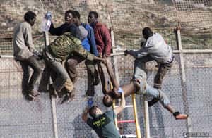 受不了戰爭 1500移民非法衝進西班牙