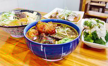 北投牛肉麵《肥滋滋牛肉麵》每日極限100碗，熬煮湯頭六小時起跳，湯頭絕佳美味，媲美星級牛肉麵│北投美食推薦