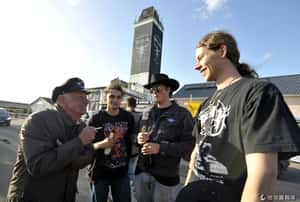 「不是老人，也從沒去過瓦肯音樂祭」 德國搖滾爺爺是假新聞