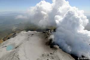 為什麼日本人爬活火山，火山爆炸真的不能預測嗎？