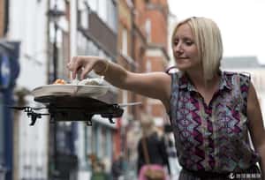 英國飛行托盤 全新科幻體驗