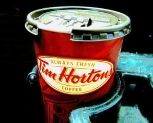 最低工資上調後砍員工福利 加拿大安大略省長斥連鎖餐廳霸凌