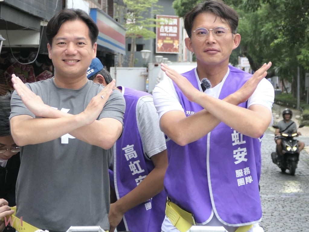 疾呼「幫柯投票」   黃國昌陪高虹安車掃