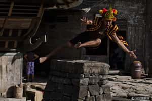 ​跳過去才是男人   印尼傳統跳石祭