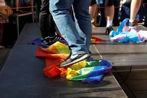 【地球 24小時】08/16 腳下一面彩虹旗