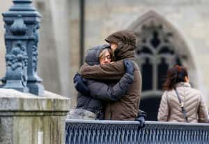 【地球 24小時】03/05 鐘聲下的擁抱