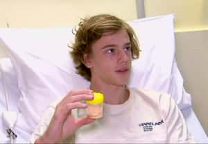 像被上百隻蚊子咬  澳洲少年遭神祕生物攻擊  雙腳血流不止