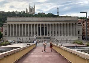 「我真的沒死」三年來，努力證明自己還活著的法國女人