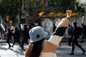 為佛洛伊德怒吼：全美各地爆發示威遊行，但誰才是真正的示威者？