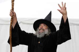 「官方巫師」散播歡樂散播愛 紐西蘭年薪三十萬的超現實工作