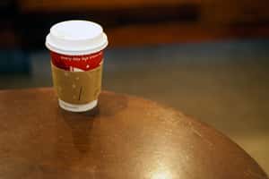 為何英國擬課拿鐵稅？行為經濟學：比補貼更有用