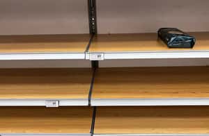 在義大利，比疫情更糟的是「貨架上只剩平滑筆管麵」