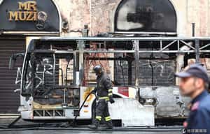 今年已經燒掉10台  義大利羅馬火燒車之謎