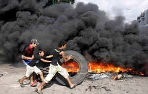 對抗空襲   敘利亞孩童燒輪胎護家園