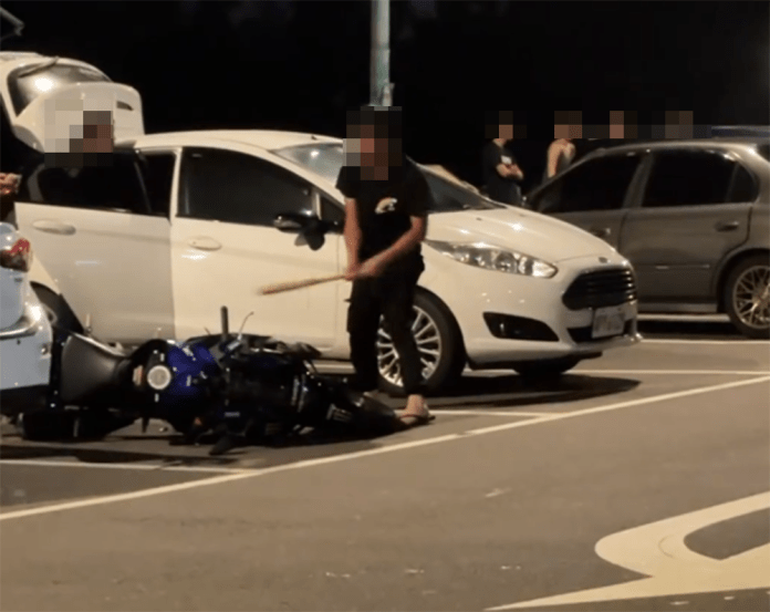 幫朋友出氣！蘆竹男拿球棒怒砸機車 網：「大古」翔平