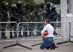 【地球 24小時】08/23 鐵絲網前一剎那