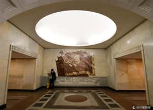 潛入地下：莫斯科地鐵光景