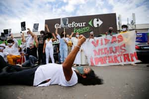 巴西黑人覺醒日悲劇 家樂福衝突引爆示威潮