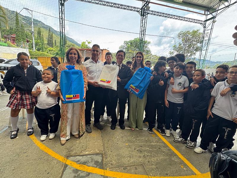 臺灣捐贈筆電 助力哥倫比亞農村教育資訊發展