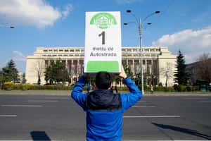 抗議政府無作為 羅馬尼亞企業家蓋了世界最短高速公路