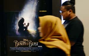 《美女與野獸》同志片段在大馬要再審查  迪士尼：不會為了上映剪片(3/22更新)