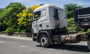 美國經濟阻力不只貿易戰，卡車司機成關鍵