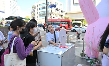 屏東吉祥物現身首爾弘大！韓國旅客跟著「阿和」認識這個南台灣秘境