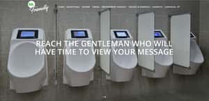 抓住40秒注意力！荷蘭智慧型小便斗  連上廁所也要打廣告