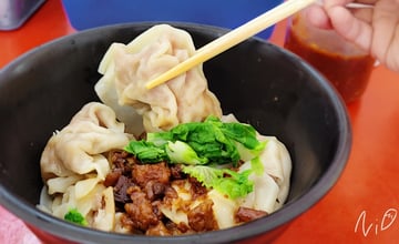 [高雄新興]廣招英溫州餛飩-信守店。大餛飩湯&滷肉燥抄手